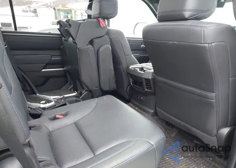 2024 Toyota Sequoia Platinum z USA, uszkodzony, nr VIN 7SVAAABA8RX032475